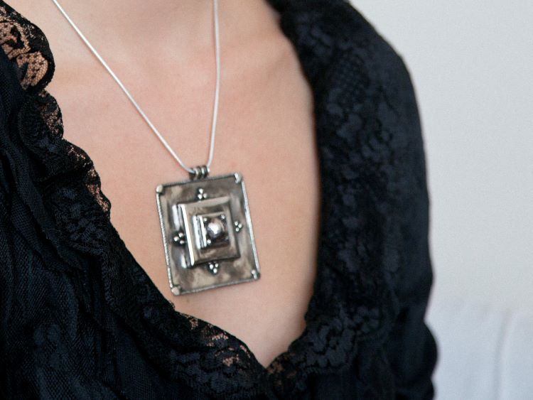 Magnifique Broche En Argent 1000/1000 Avec Turquoise – Bijou Vintage élégant
