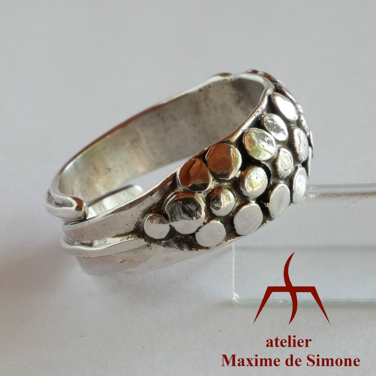 bague en argent massif ornée de boules aplaties