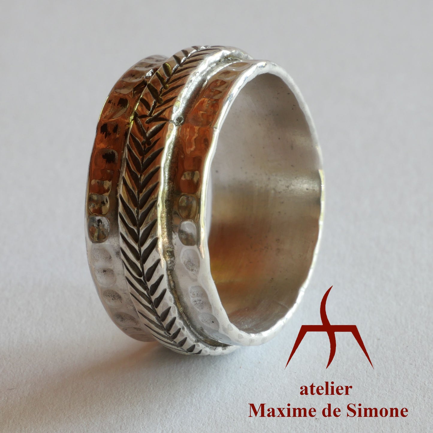 Large bague personnalisable en argent massif avec motifs poinçonnés