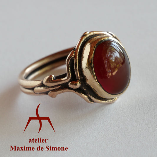 bague en bronze délicate et originale ornée d’une agate cornaline