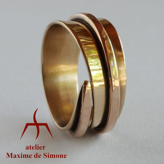 bague réglable en bronze décorée d’un fil soudé