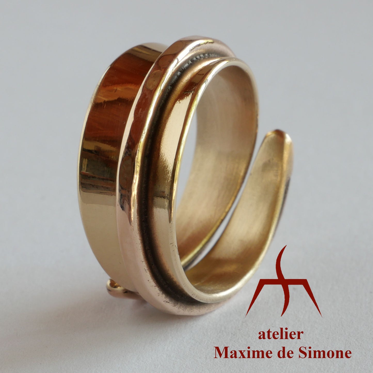 bague réglable en bronze décorée d’un fil soudé