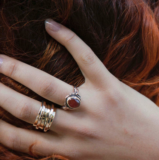 bague réglable en bronze décorée d’un fil soudé