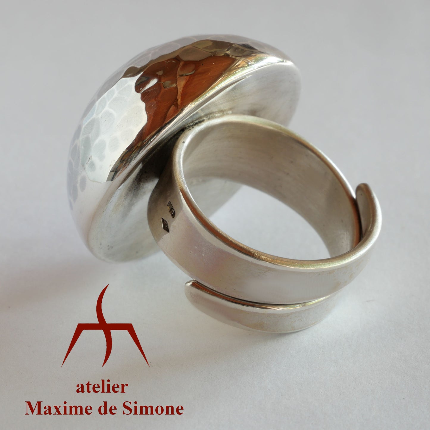 bague bombée en argent martelé