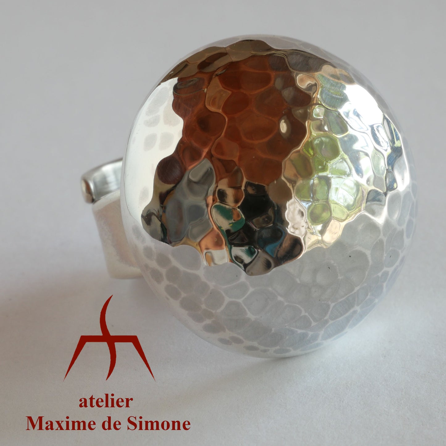 bague bombée en argent martelé