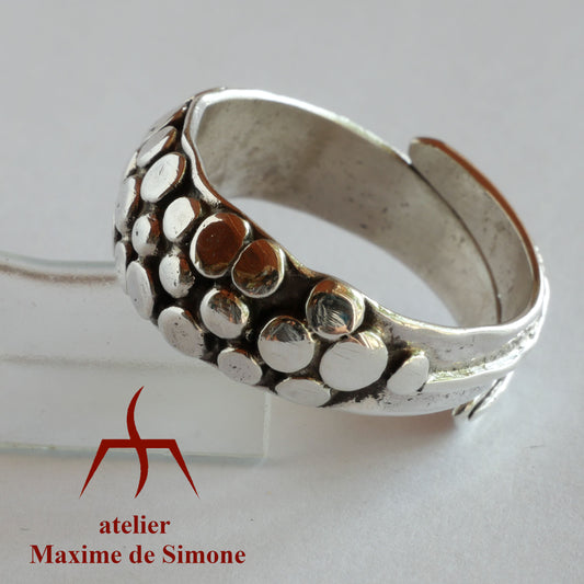 bague en argent massif ornée de boules aplaties