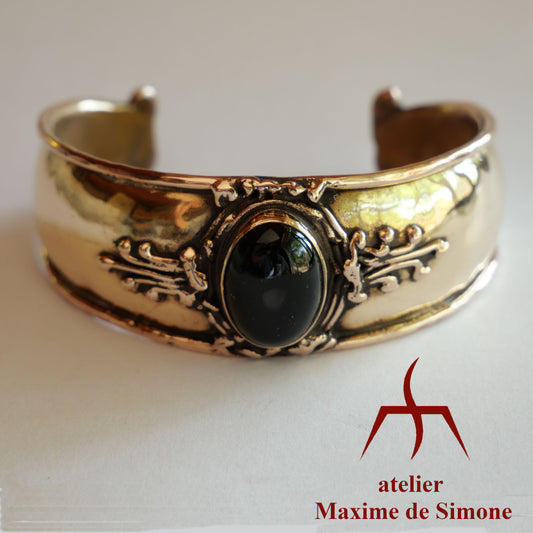 bracelet en bronze martelé décoré d'un onyx noir