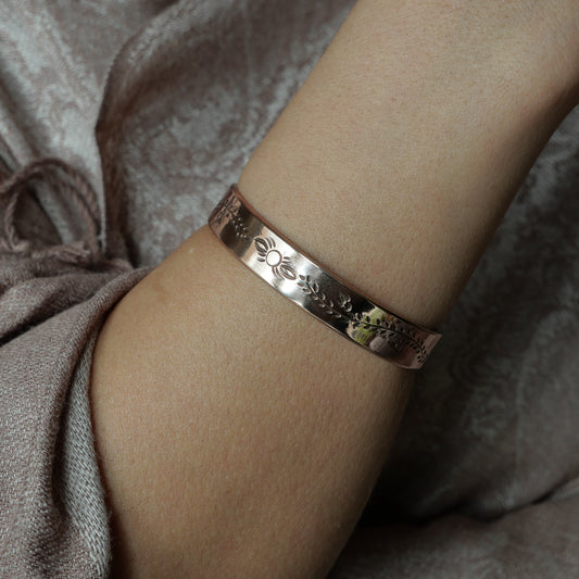 bracelet personnalisable en bronze ambré gravé de motifs végétaux