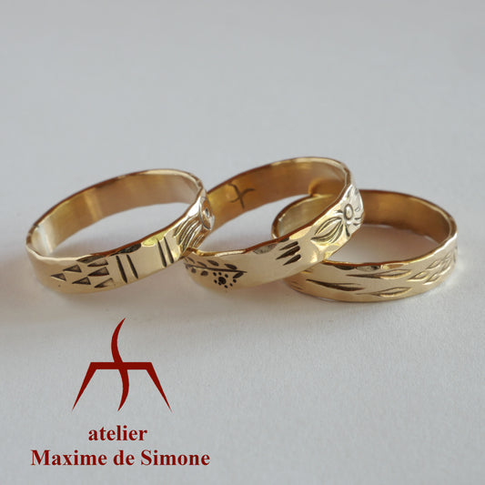 bague en bronze gravée de motifs originaux