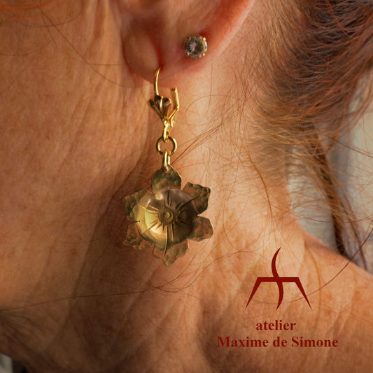 boucles d’oreilles en forme de fleur - bronze martelé