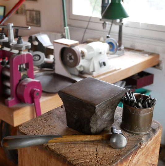 round enameled bronze brooch