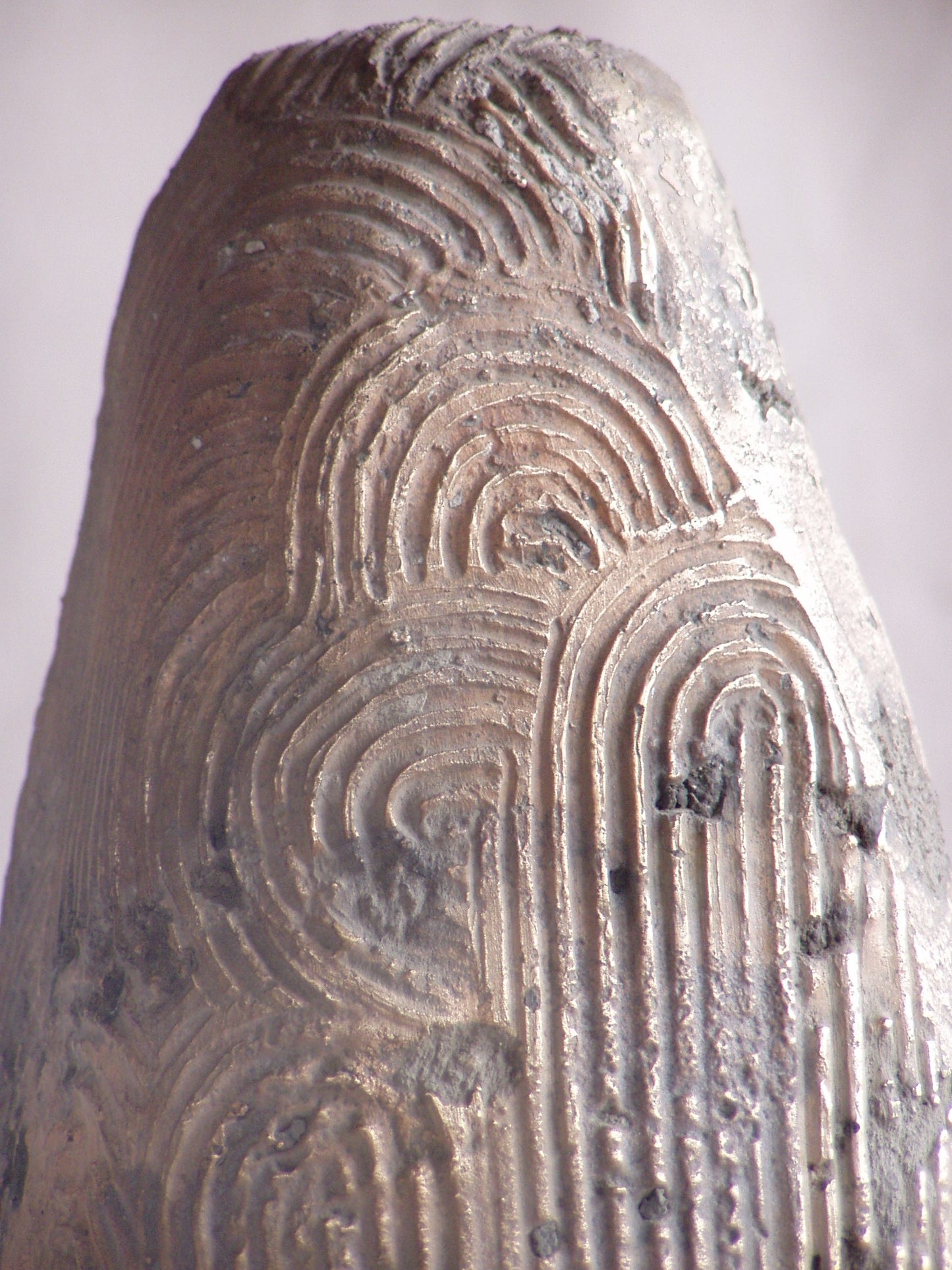 Sculpture en bronze - menhir Gavrinis