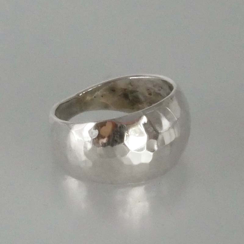 bague en argent martelé