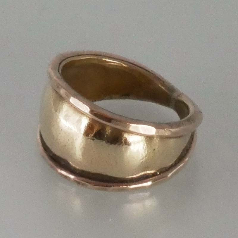 bague en bronze martelé pour hommes et femmes avec un fil soudé sur le bord