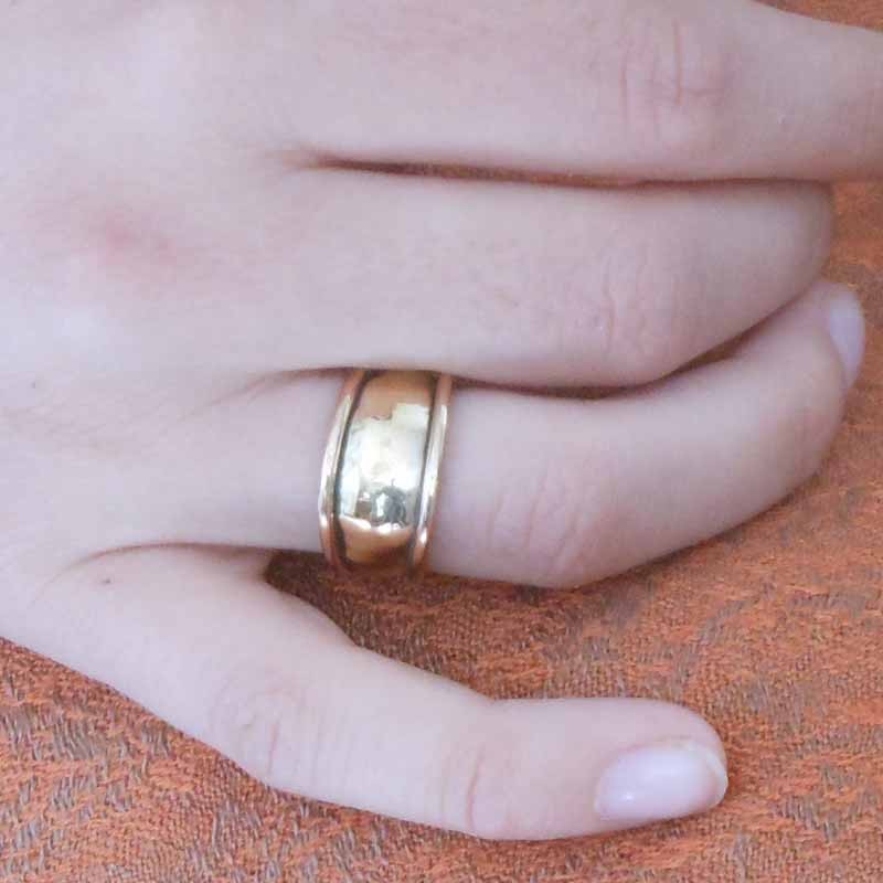 bague en bronze martelé pour hommes et femmes avec un fil soudé sur le bord