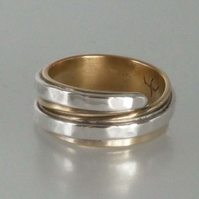 Bague réglable en bronze avec décor de fil d’argent