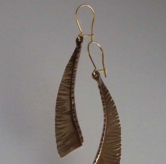 Boucles d’oreilles en bronze martelé