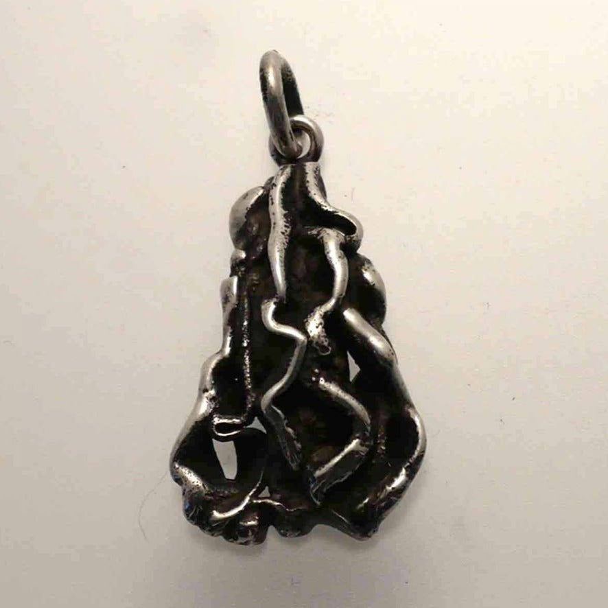 pendentif sculpté en argent