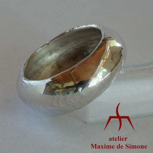 Bague en argent bombée et martelée taille 52