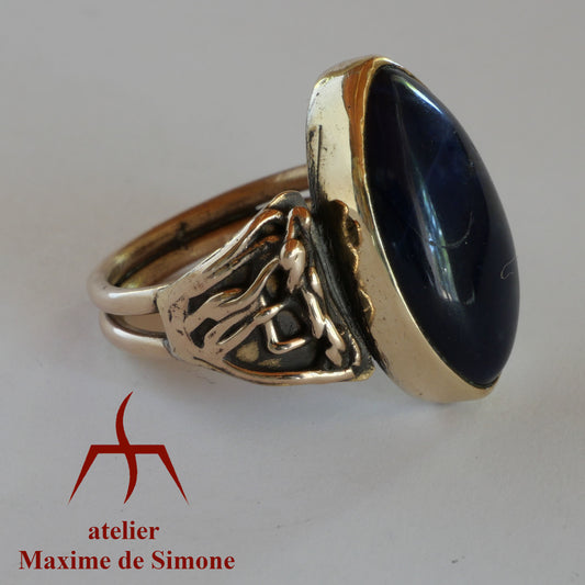 Bague en bronze avec un cabochon bombé de sodalite