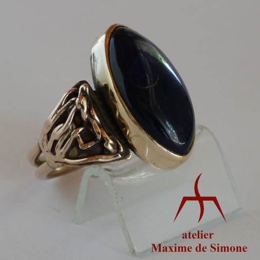 Bague en bronze avec un cabochon bombé de sodalite