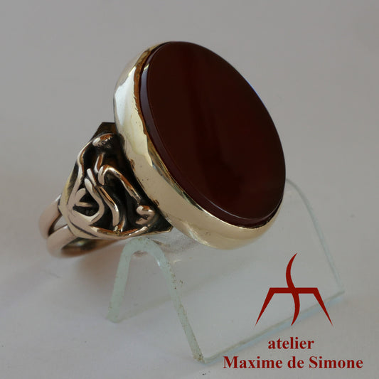 Bague en bronze avec un cabochon plat d'agate cornaline