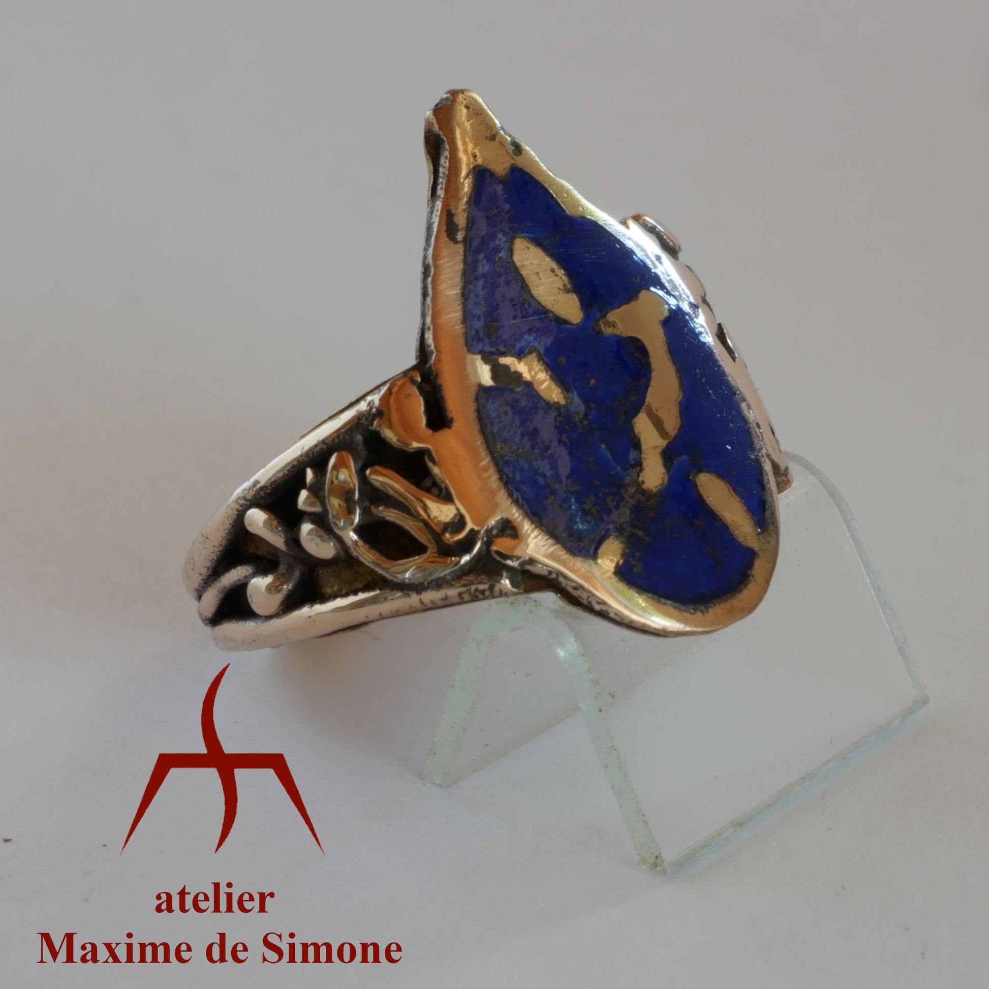 Bague en bronze avec motif émaillé en forme de goute
