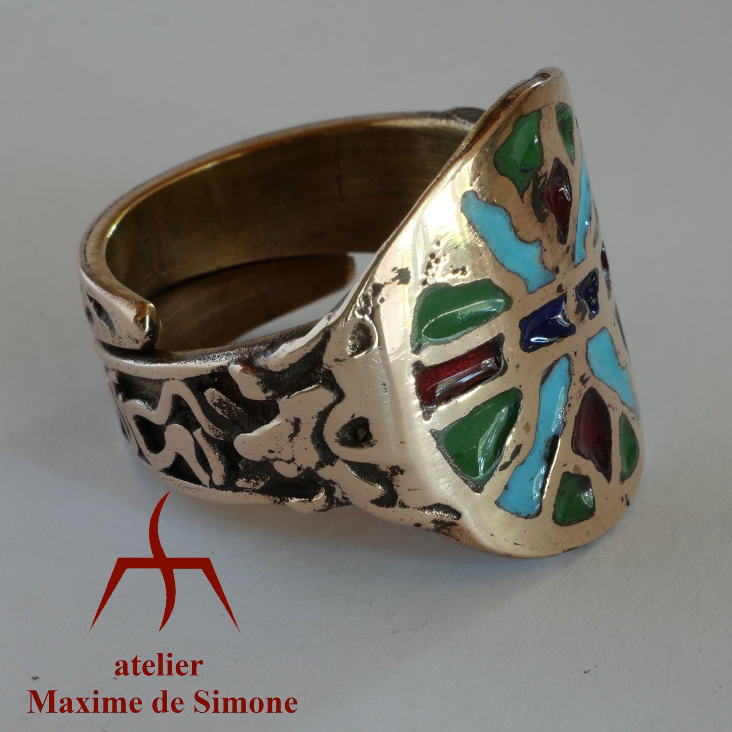 Bague réglable en bronze avec motif original en émail cloisonné