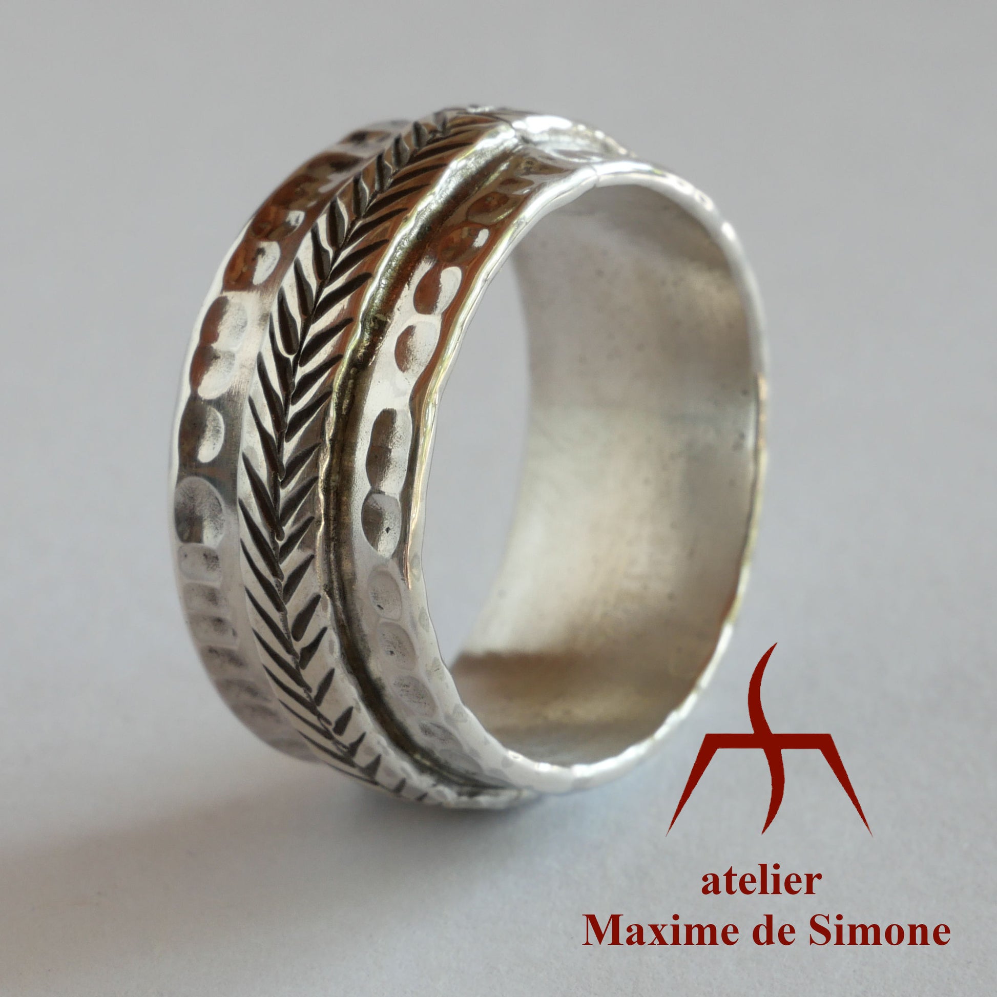 Large bague personnalisable en argent massif avec motifs poinçonnés