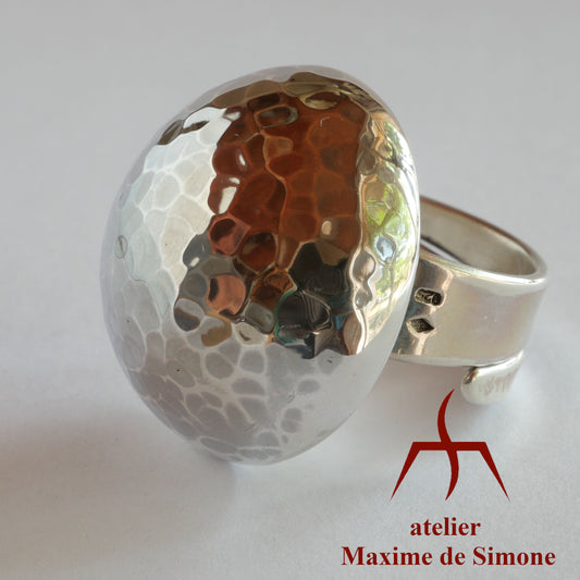 bague bombée en argent martelé