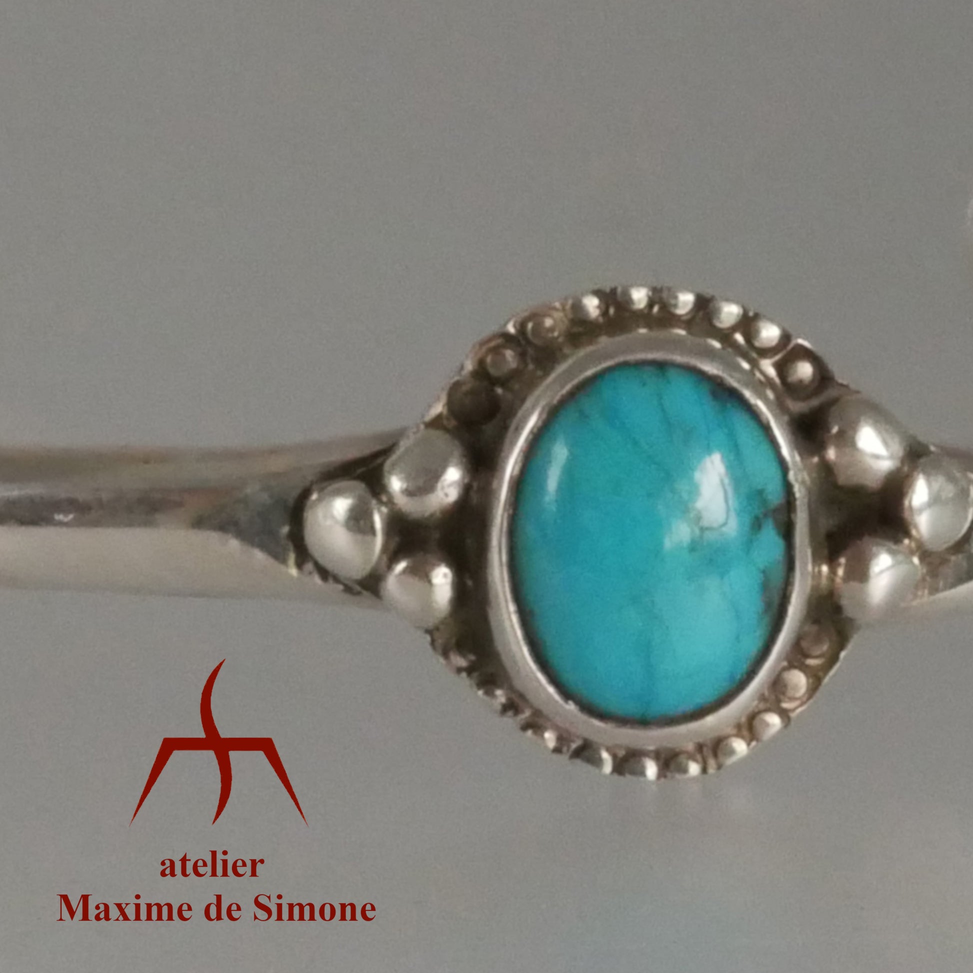 bracelet en argent massif avec un cabochon de pierre naturelle 8 x 10 mmm