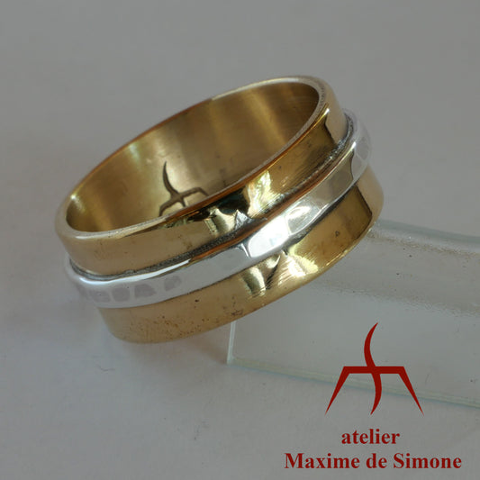 Bague en bronze décorée d'un fil d'argent