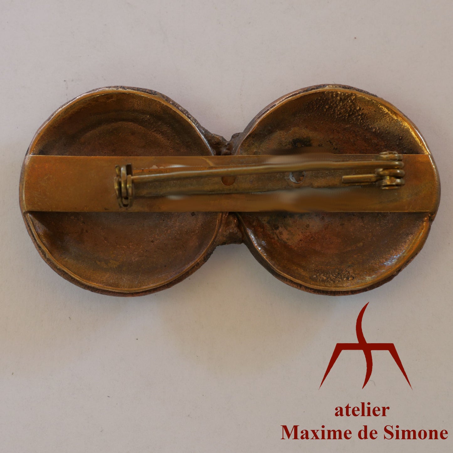 Broche en bronze décorée de spirales 