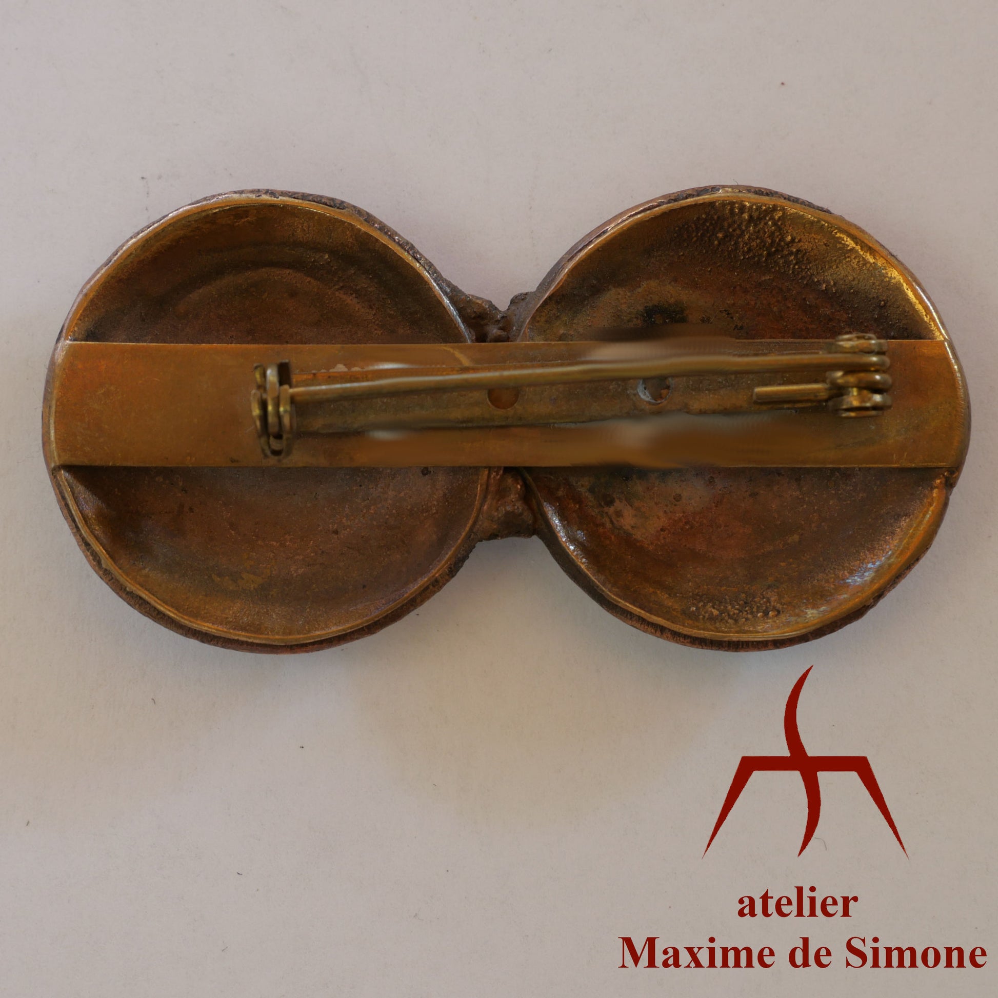 Broche en bronze décorée de spirales 