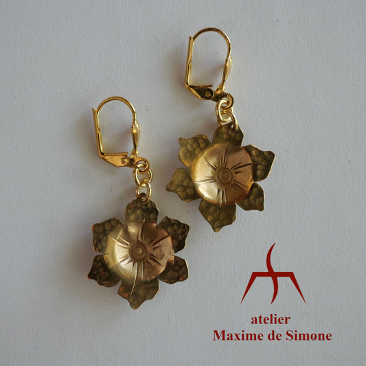 boucles d’oreilles en forme de fleur - bronze martelé