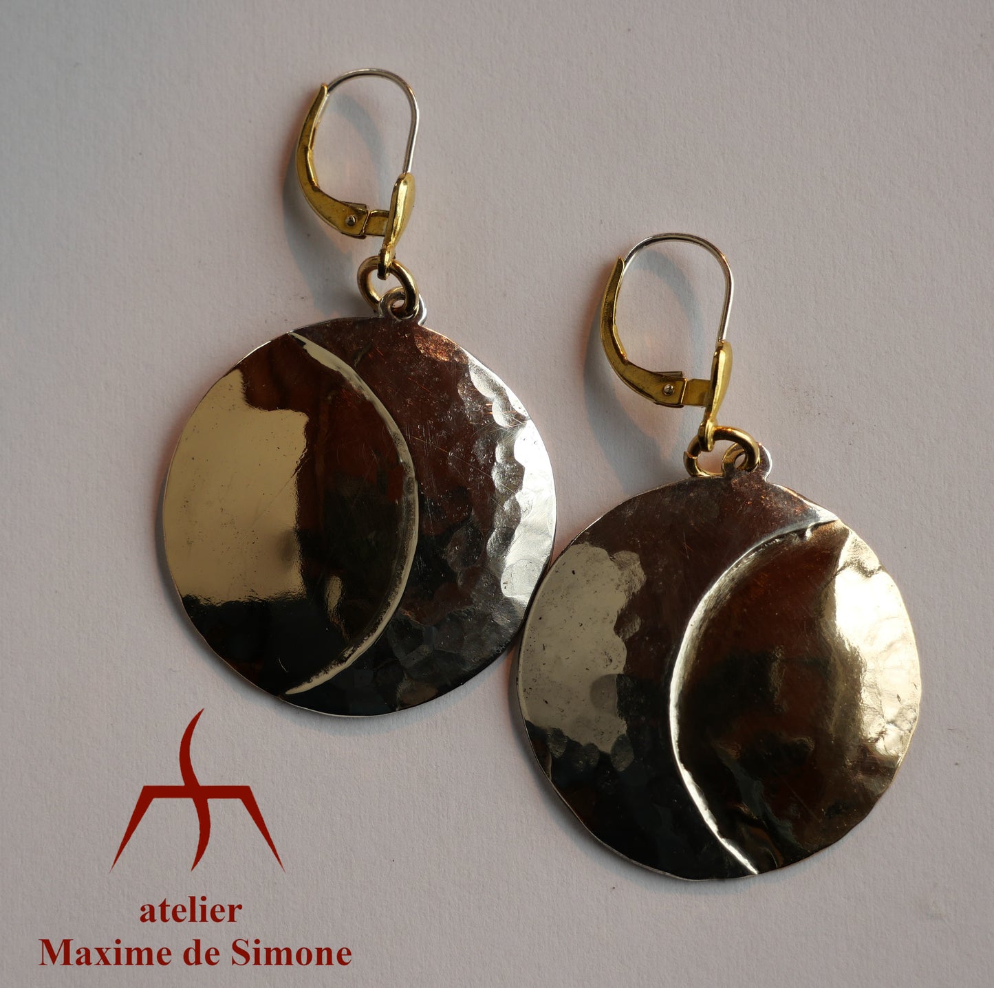 boucles d’oreilles en forme de soleil en bronze et de lune en argent