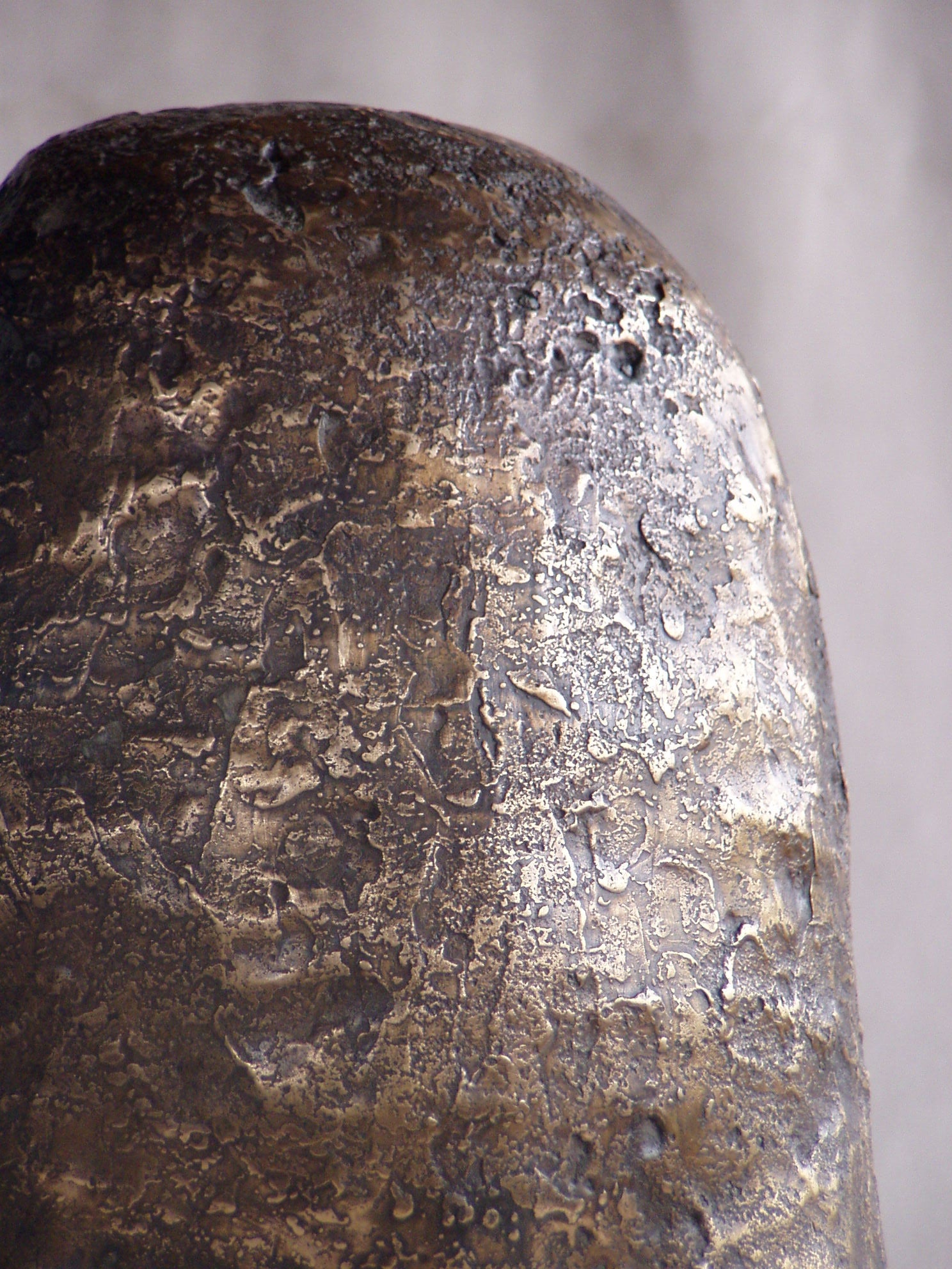 Sculpture en bronze - menhir femme