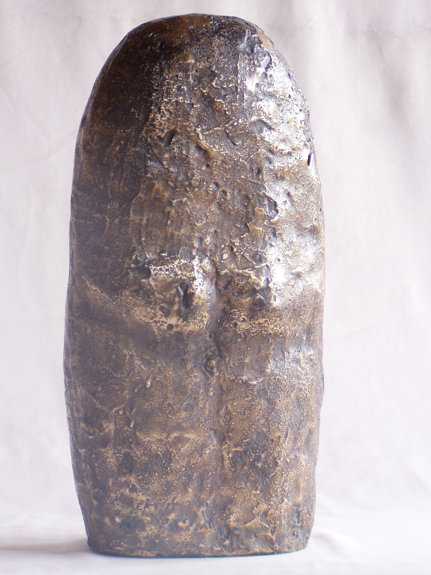 Sculpture en bronze - menhir femme