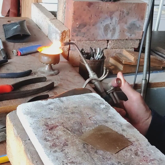 bracelet fin en bronze et argent travaillé à la température de fusion