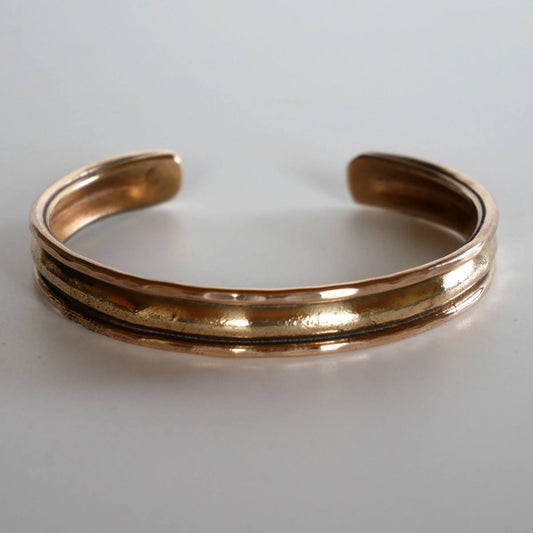 bracelet en bronze martelé entre deux fils soudés