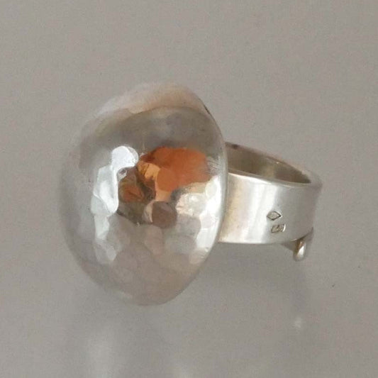 bague bombée en argent martelé