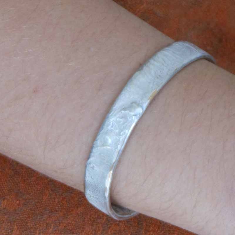 bracelet en bronze et argent travaillé à la température de fusion