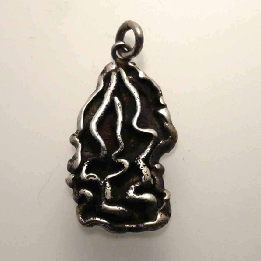 pendentif sculpté en argent